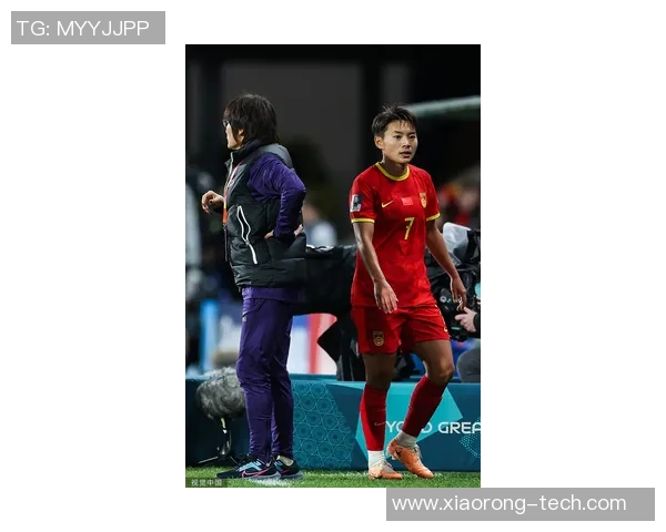 帅气足球球星与赛场外的魅力人生如何交织成无尽传奇