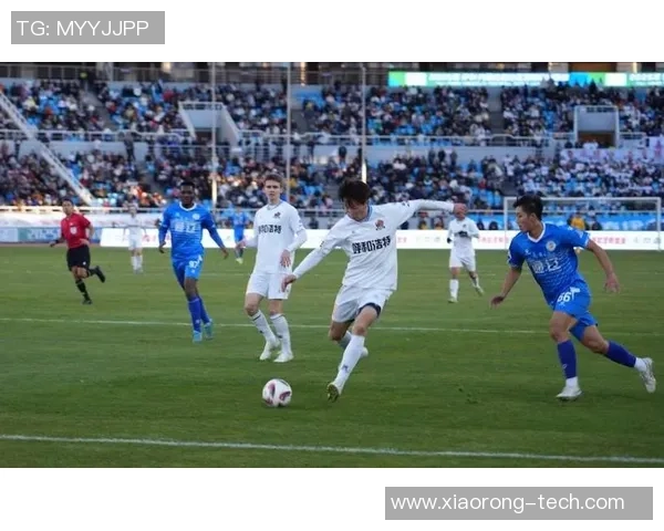 绿茵巨星同框闪耀记录激情时刻定格足球荣耀瞬间